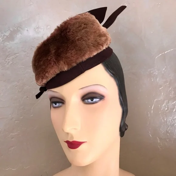 CHIC 1940s' CHOCOLATE BROWN FELT HAT WITH LAMB FUR TRIM AND FELT BOWS